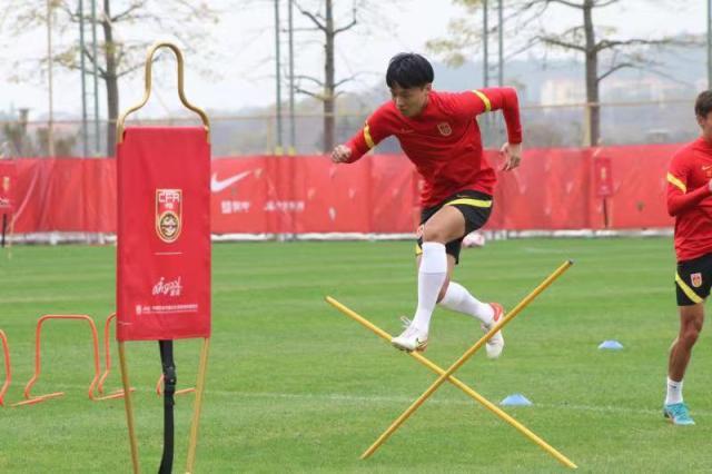 开云官网-【人物】申花U23新铁腰“健”步如飞：我的路刚开始···