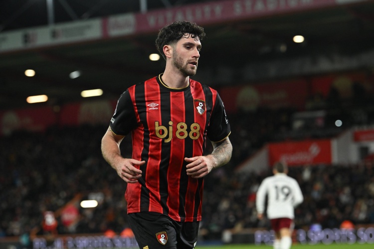 记者：未来几日尤文将与塞内西进行新接触，希望在六月前敲定球员